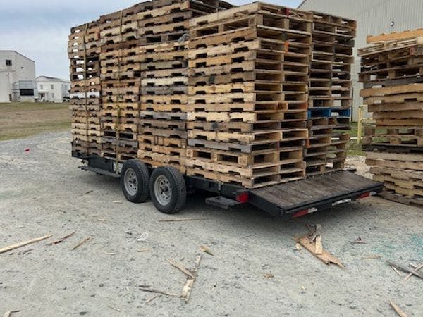 Used Grade B 48" x 40" Wood Pallets -	Fort Lauderdale FL 33313