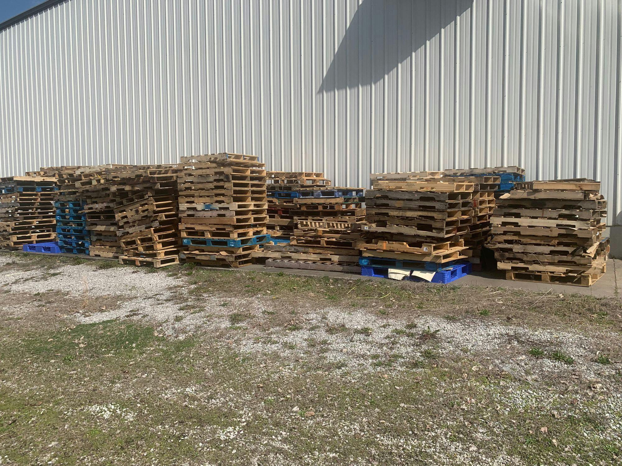 Mixed Condition of Used Standard Sized Pallets - Elyria OH 44035