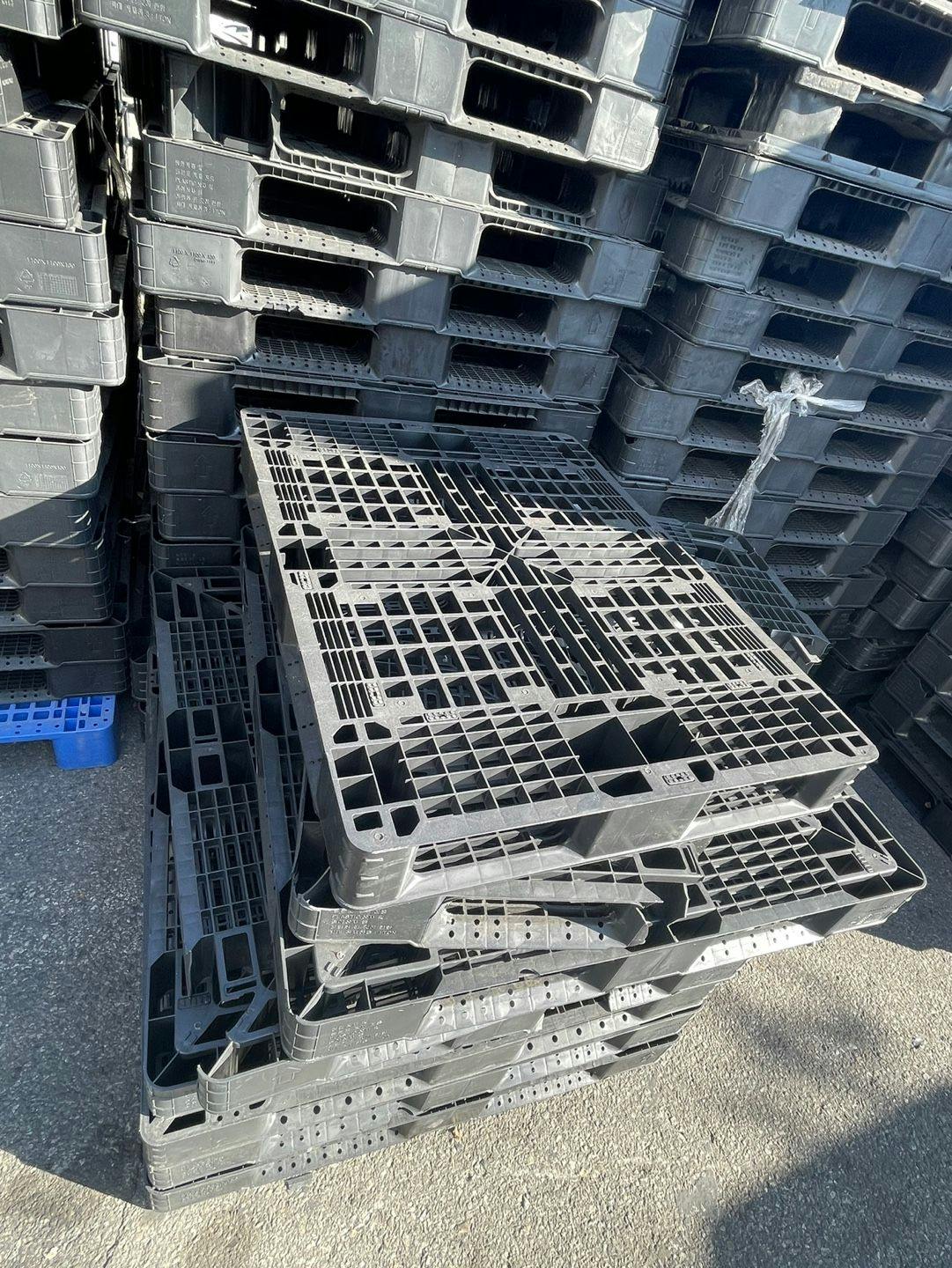 43 x 43 Used Stackable Plastic Pallets - Jersey City NJ 07306