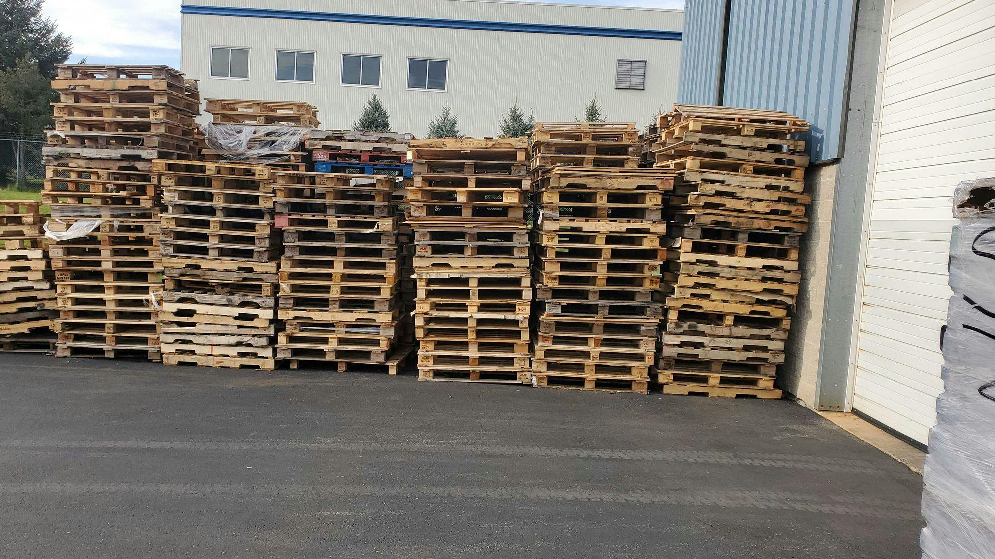 48 x 40 Wood Pallets Cores - Philadelphia PA 19154