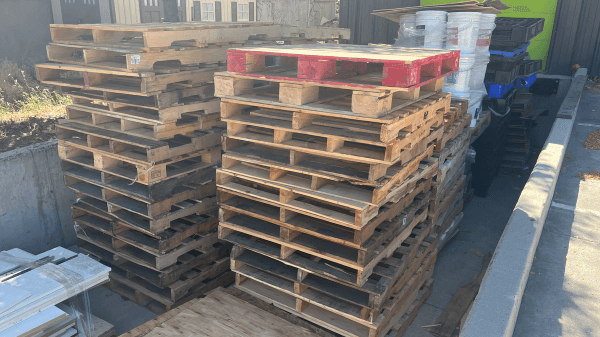 Pallets for Sale in Dearborn . Full Truckload available 