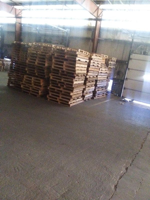 48 x 40 2-way entry wood stringer pallets - Fort Myers FL 33905