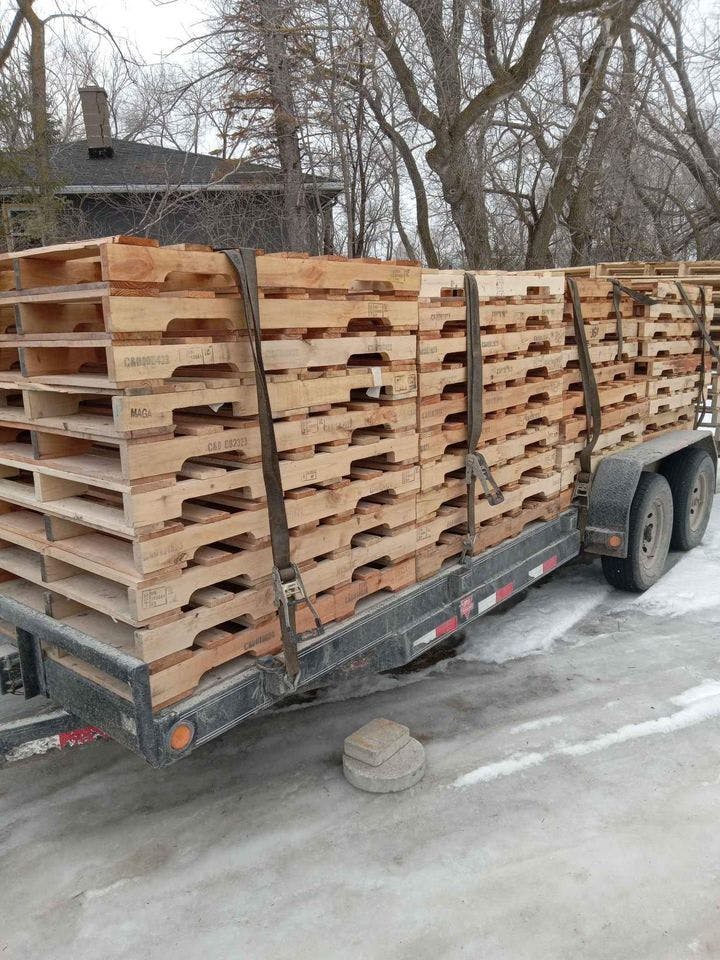 48 x 40 Used 2-Way Stringer Pallet - Wilmington DE 19802