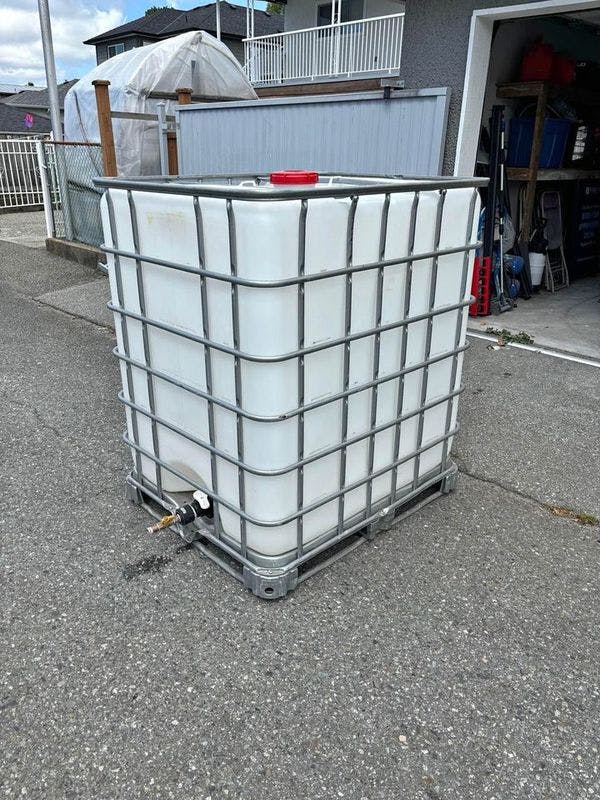 Clean 330 Gallon(1200L) Used IBC Tanks - Reynoldsburg OH 43068