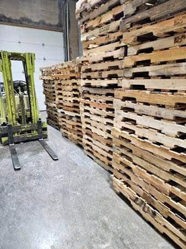 48 x 40 Used 2-Way Stringer Pallets - West Columbia SC 29169