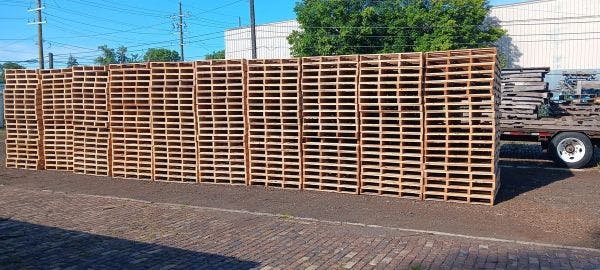 77 × 43 Large Wooden Pallets - Detroit MI 48207