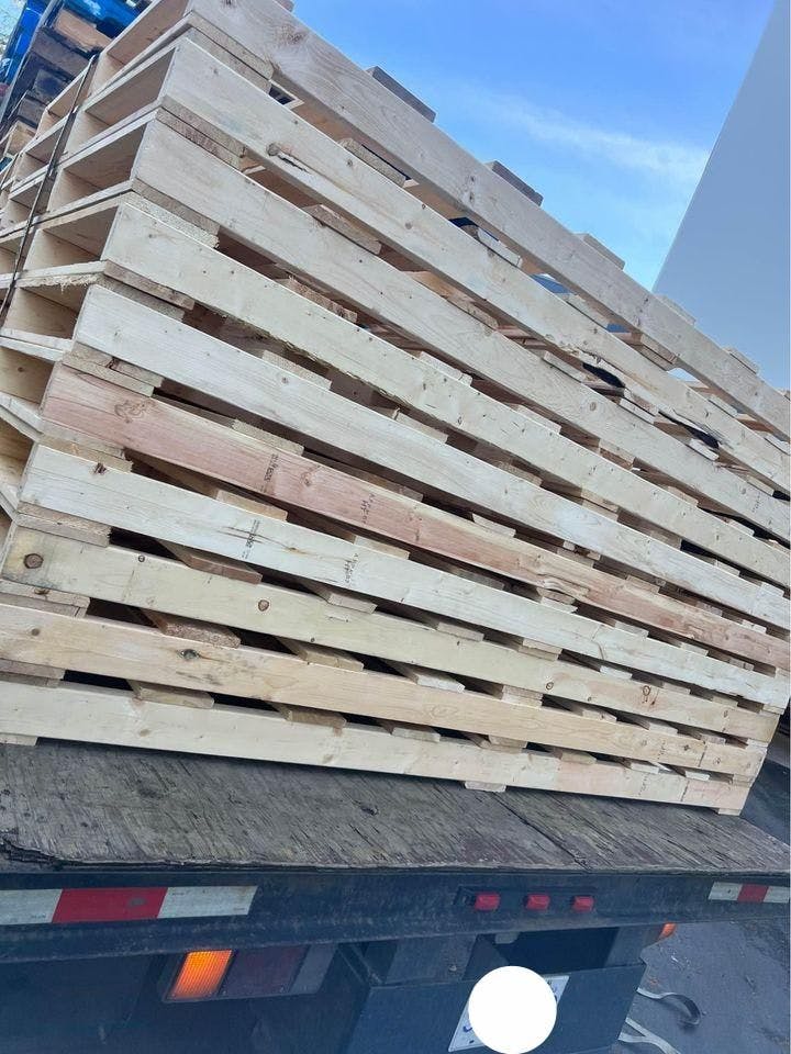 48 x 40 New 2-Way Standard Pallets - Westerville OH 43081