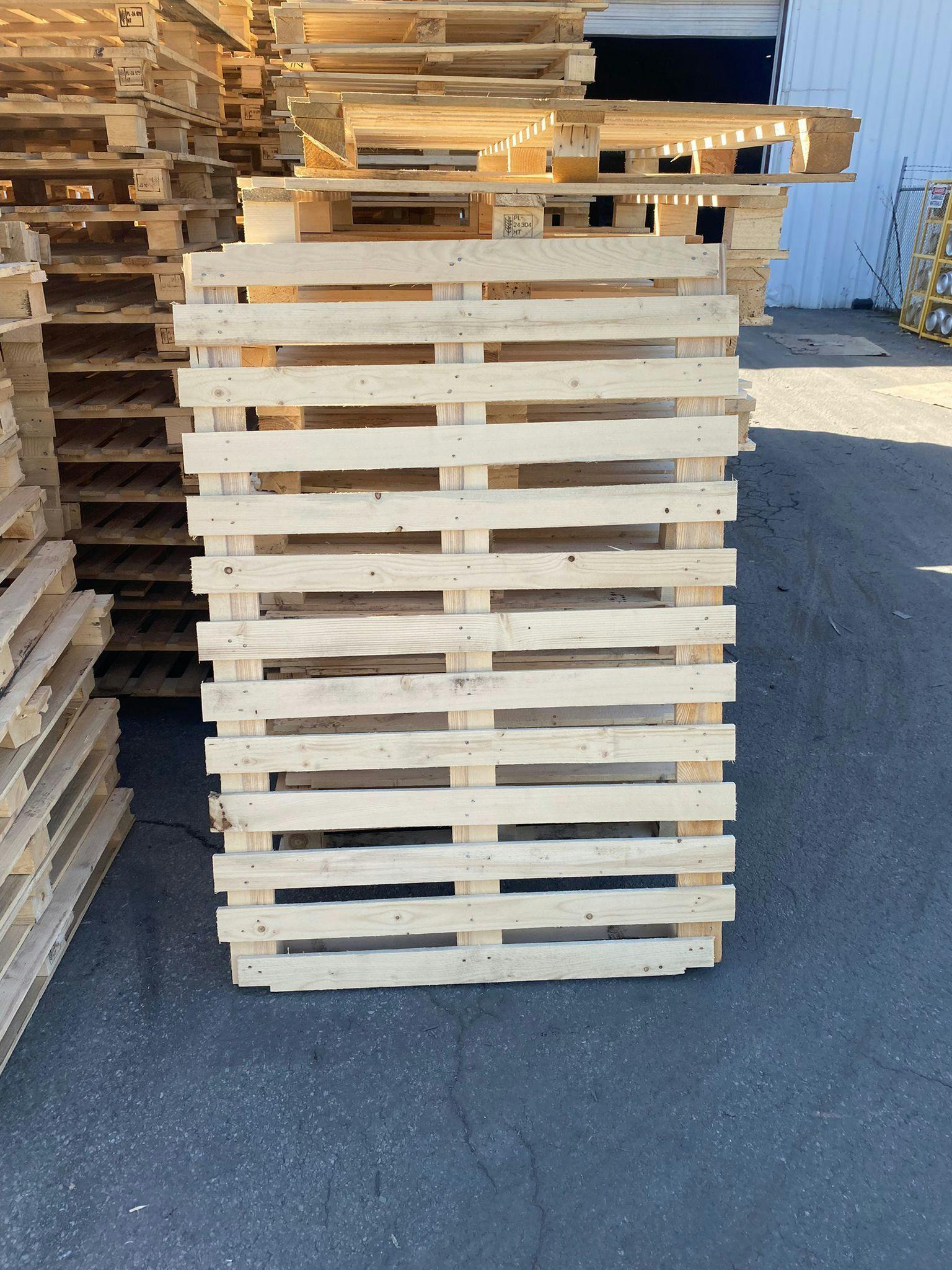 45 x 45 Winged Wooden Pallets - Clarksville, TN 37040