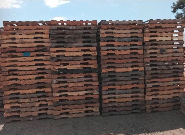 Stacks of Grade B 48 x 40 Wooden Stringer Pallets - Rio Rancho NM 87124