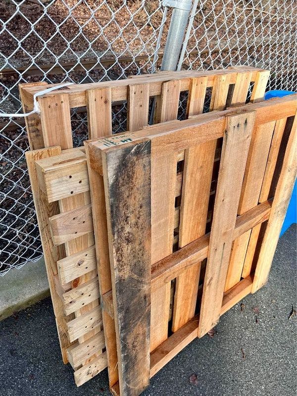 48 x 40 Used 2-Way Standard Pallets - Columbus OH 43201