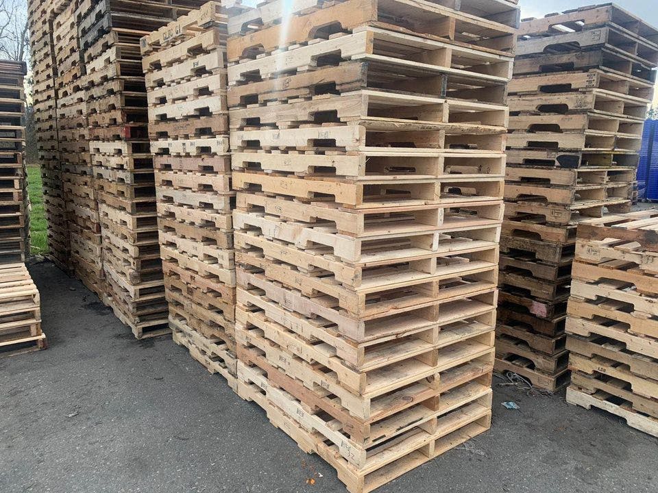 Truckload of Used Grade B Pallets in TX