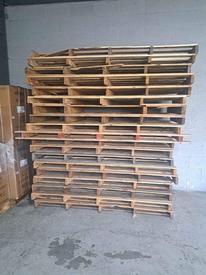 72 x 36 Used 4-Way Stringer Pallets - Huntington WV 25704