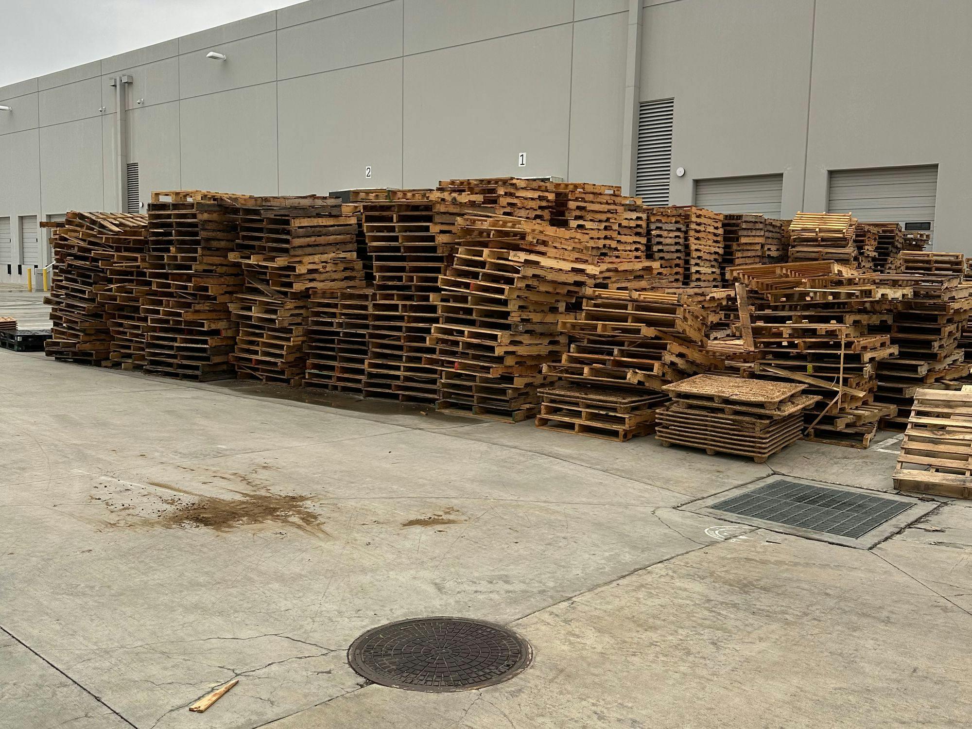 Weekly Truckload 48 x 40 Wooden Pallets - Louisville KY 40216