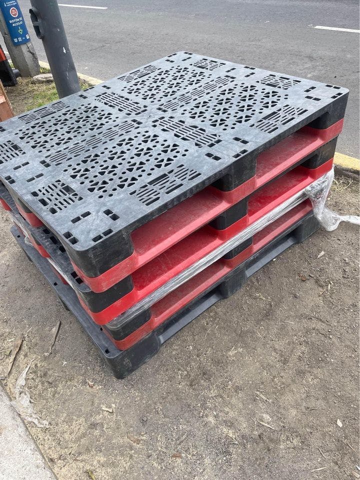 43 x 43 Used Rackable Plastic Pallets - Chaska MN 55318