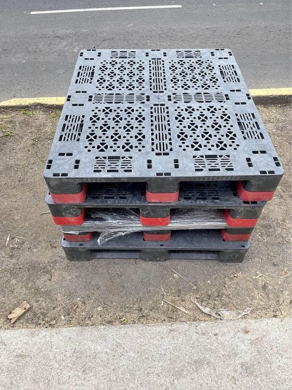 43 x 43 Used Rackable Plastic Pallets - Chaska MN 55318