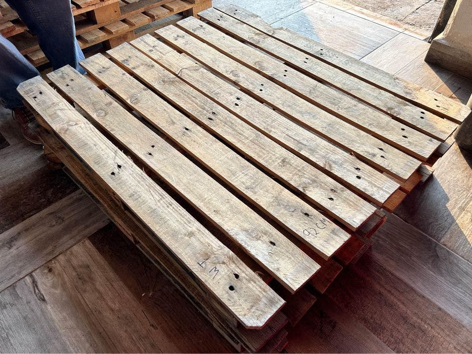 1000 x 920 mm Used Block Pallets - Burbank CA 91505