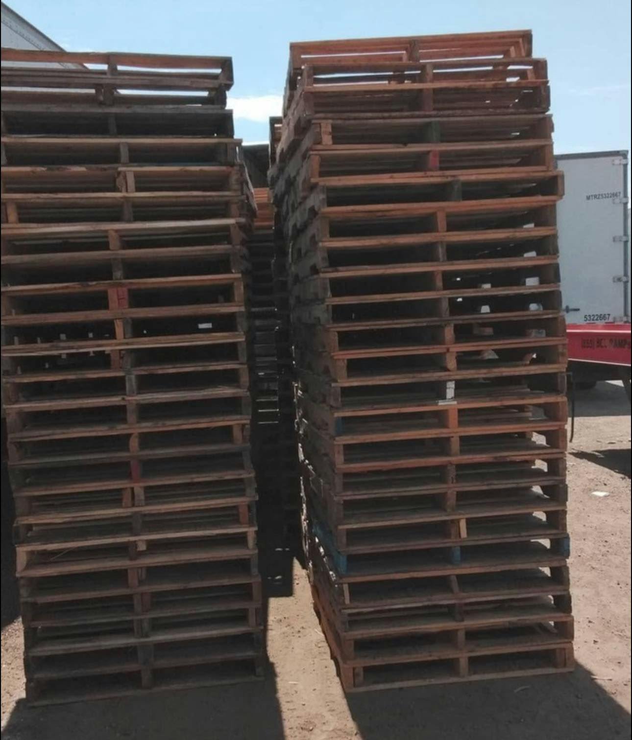 Stacks of Grade B 48 x 40 Wooden Stringer Pallets - Rio Rancho NM 87124