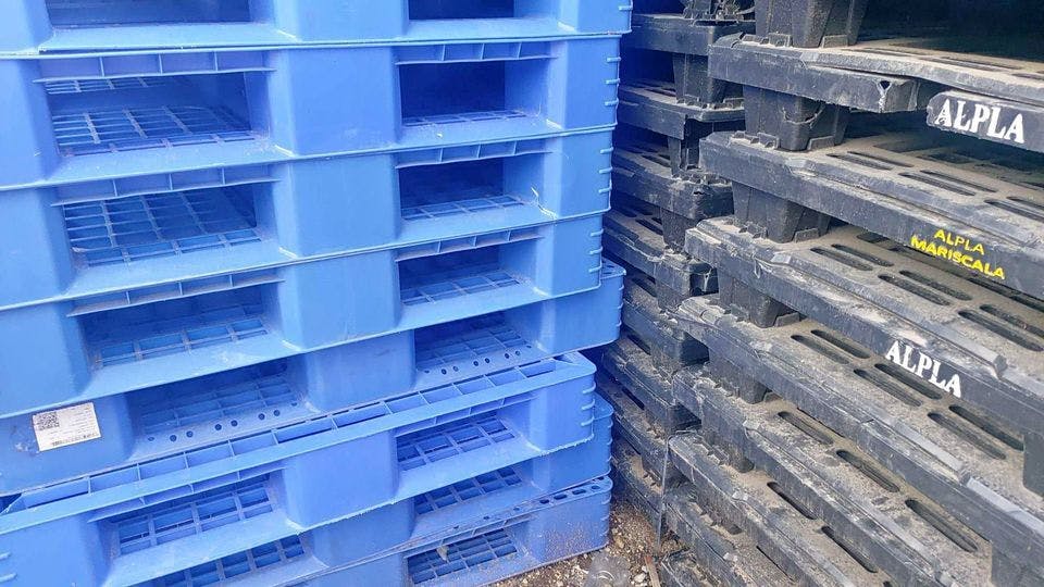 43 x 43 Blue Plastic Rackable Pallets - Reidsville NC 27320