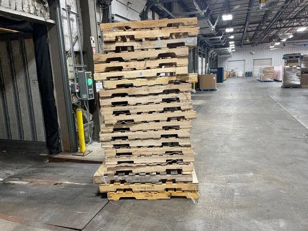 Used Standard Size Wooden Pallet Cores - Indianapolis IN 46203