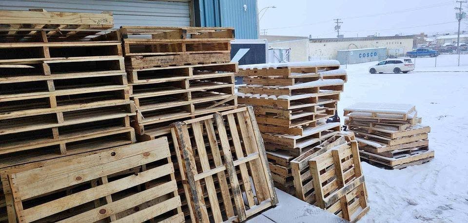 48 x 40 Used 2-Way Stringer Pallets - Lawrence KS 66044