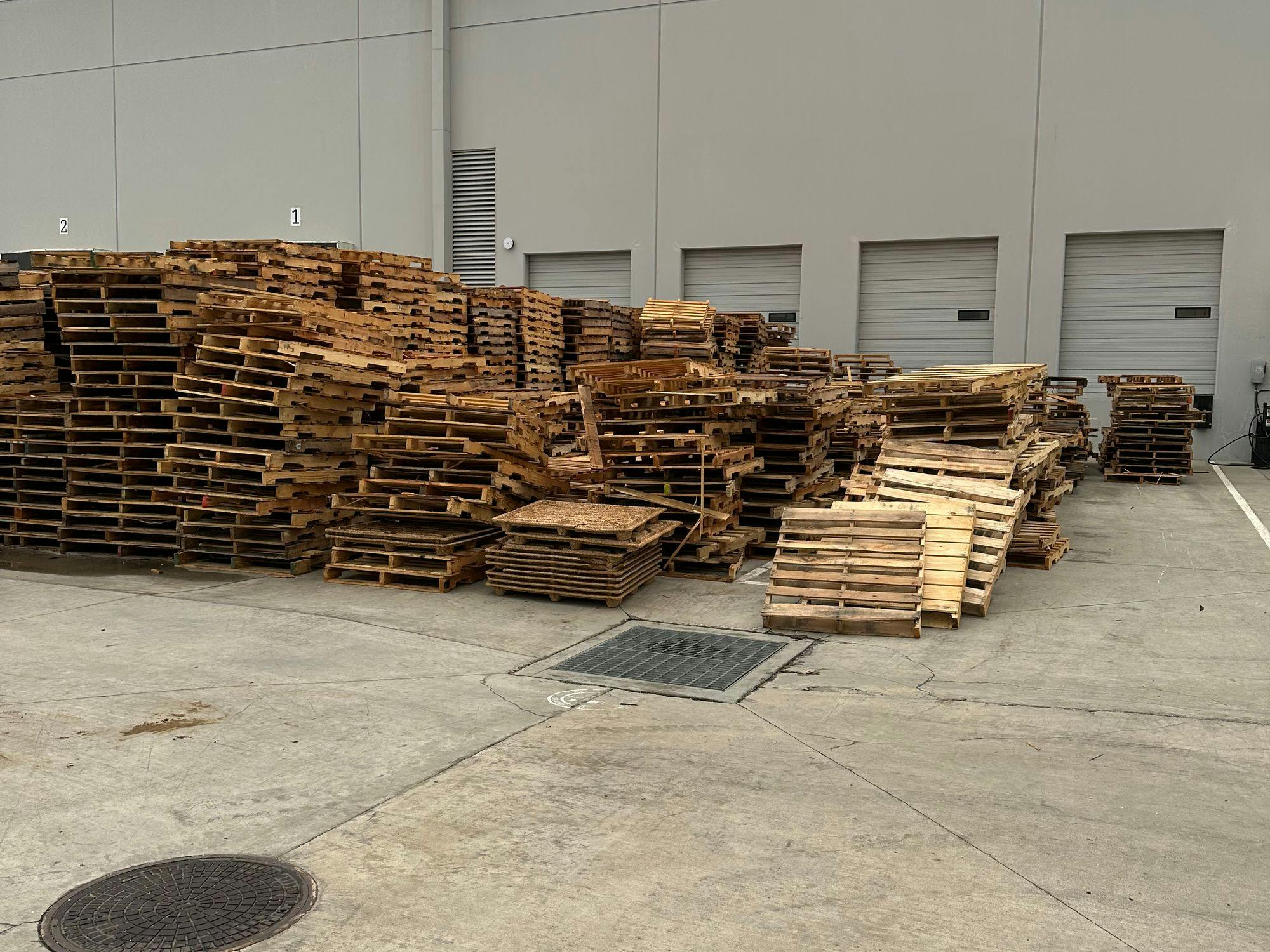 Weekly Truckload 48 x 40 Wooden Pallets - Louisville KY 40216