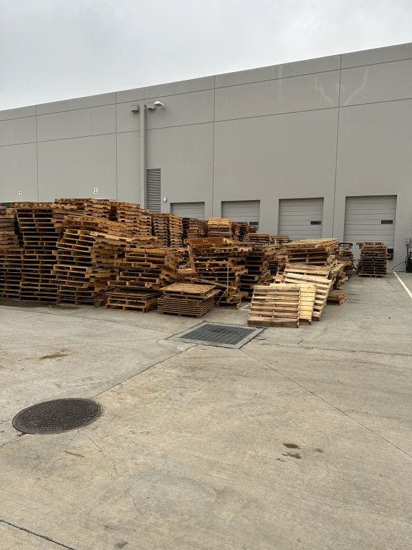 Weekly Truckload 48 x 40 Wooden Pallets - Louisville KY 40216