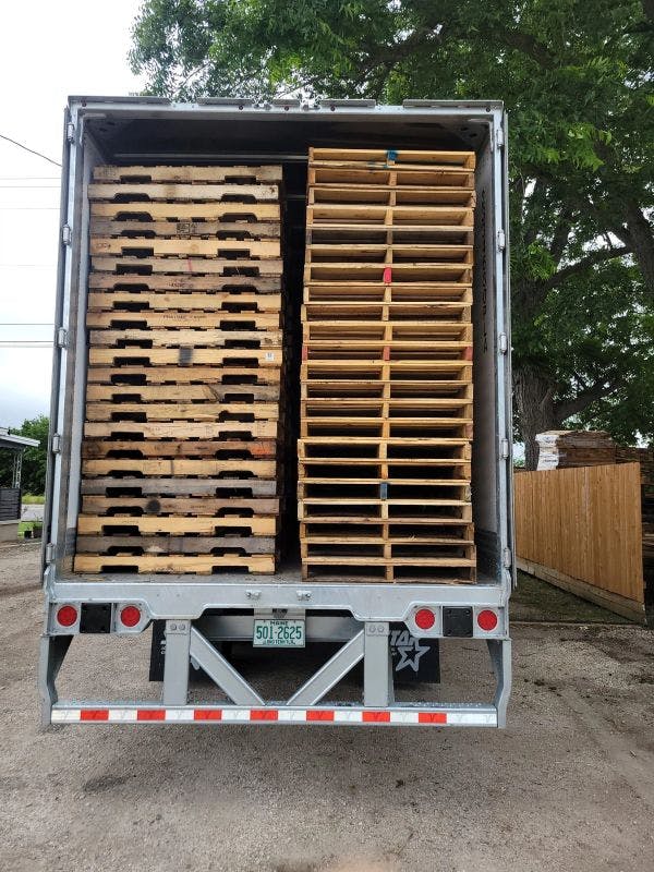 Grade A 48 x 40 Wood Pallets - Arlington, TX 76015