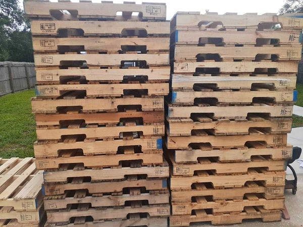 Truckload of 48 x 40 Grade A Wooden Pallets - Drexel Hill PA 19026