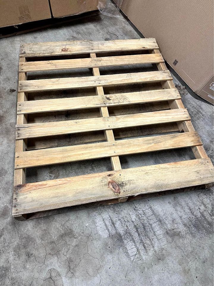 48 x 40 Used 2-Way Block Standard Pallets-- Cranston RI 02920