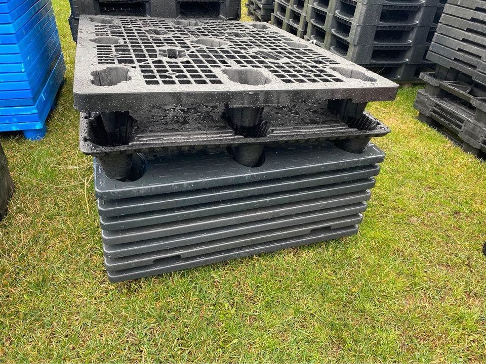 Used International 1067 Plastic Pallets - Houma LA 70360