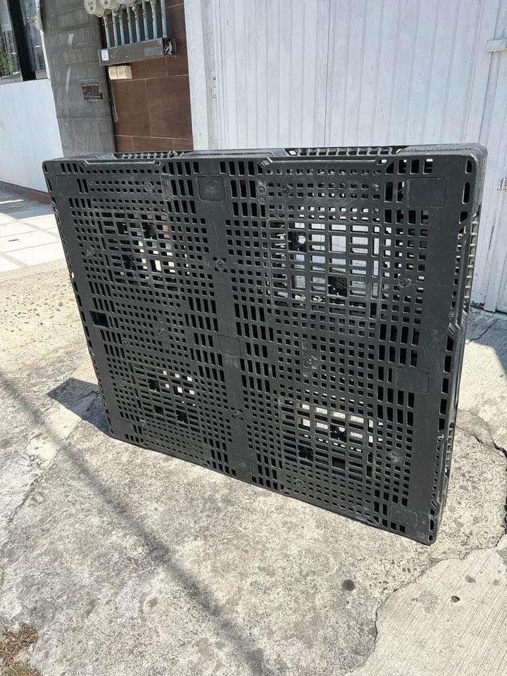 48 x 40 Rackable Used Plastic Pallets